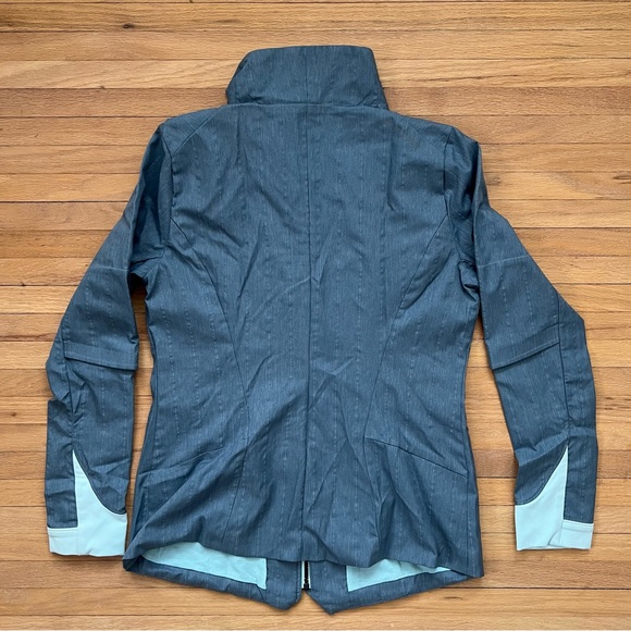 Brooks Running Rain Jacket (with Reflective Details) - Picture 2 of 5